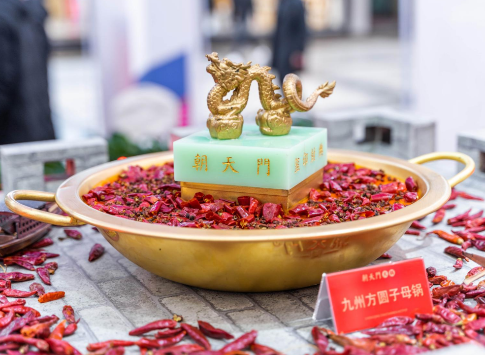 合山開(kāi)火鍋加盟店，如何打造年輕態(tài)餐品？