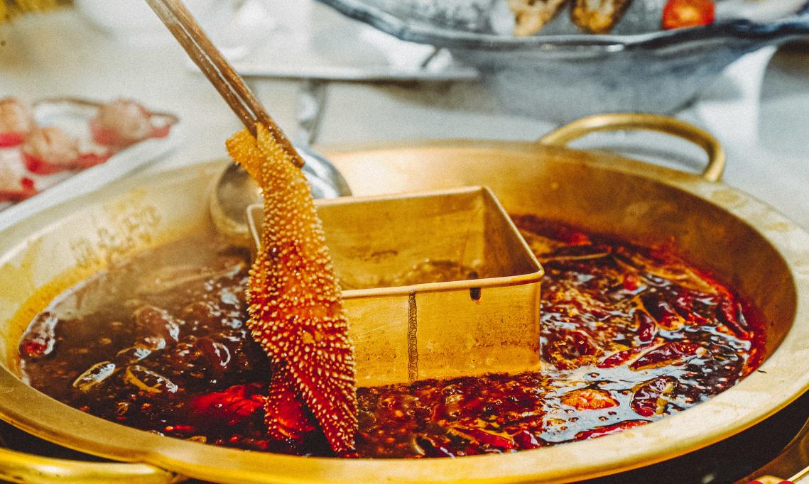 為什么重慶地區(qū)吃火鍋蘸油碟，北方更喜歡蘸麻醬？